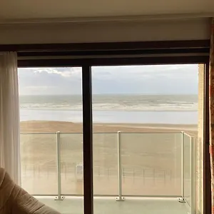 ruim-appartement-met-zeezicht-in-westende.hotelsghent.com/